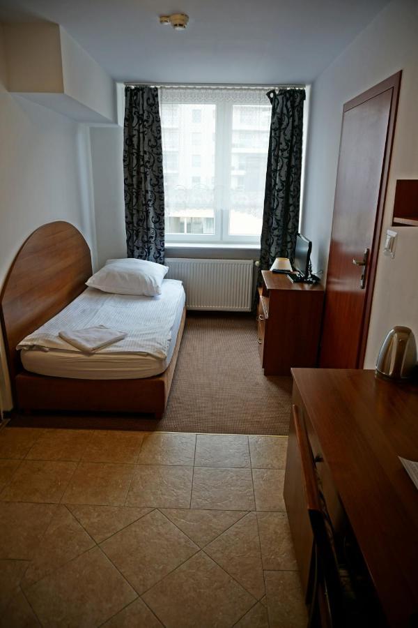 Scsk Brzezno Hostel Gdansk Bagian luar foto